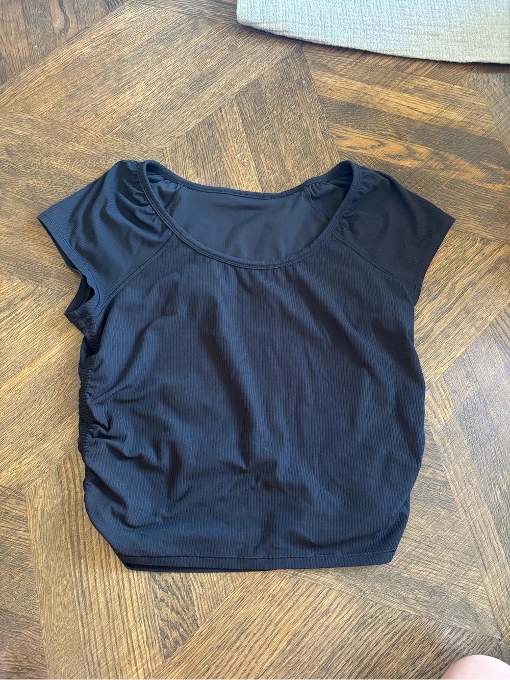Lululemon black top